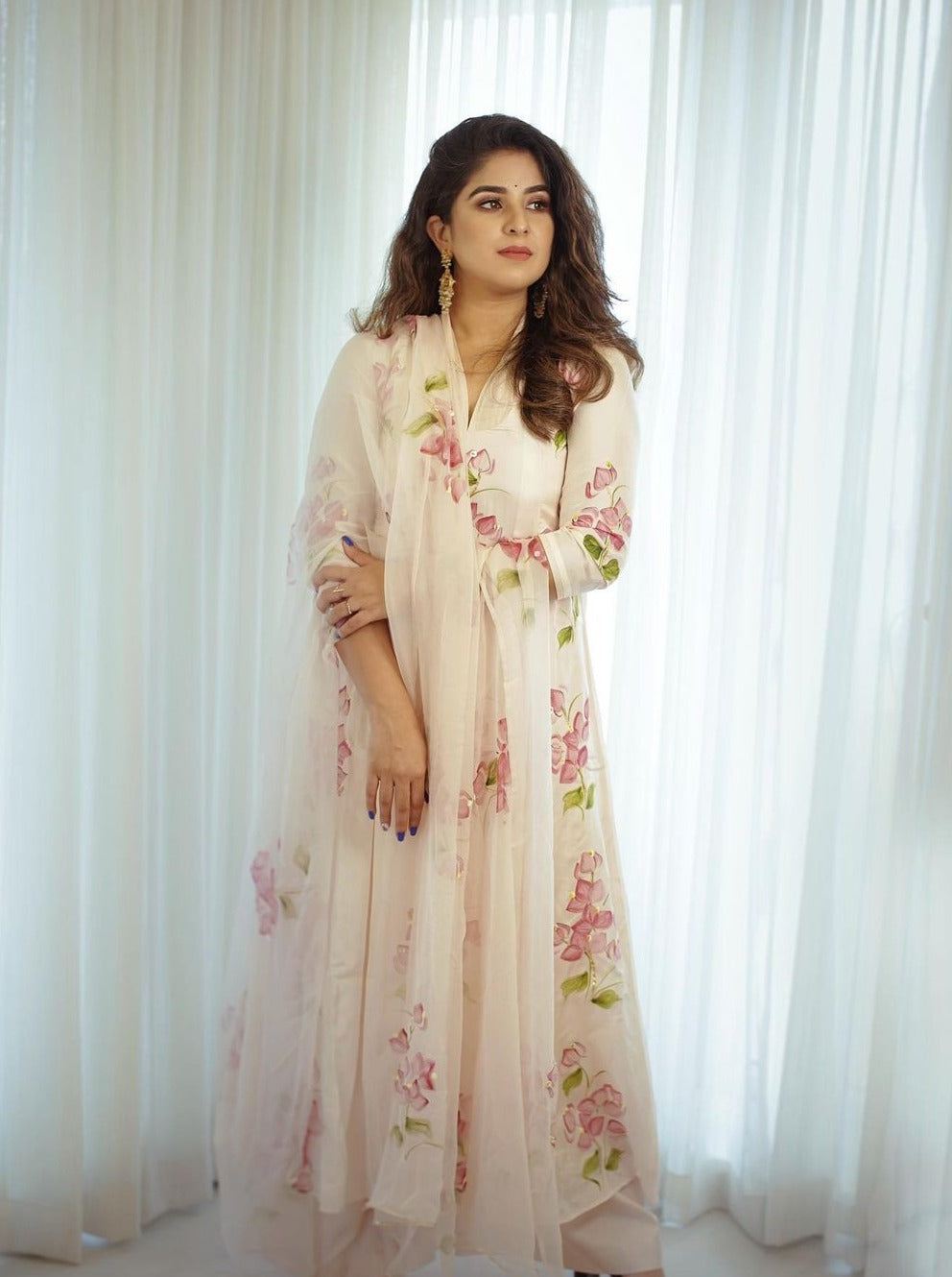 5,228 Likes, 459 Comments - Picchika by Urvashi Sethi (@picchika) on  Instagram: “@divyakhoslakumar loo… | Indian fashion dresses, Stylish  sarees, Dress indian style